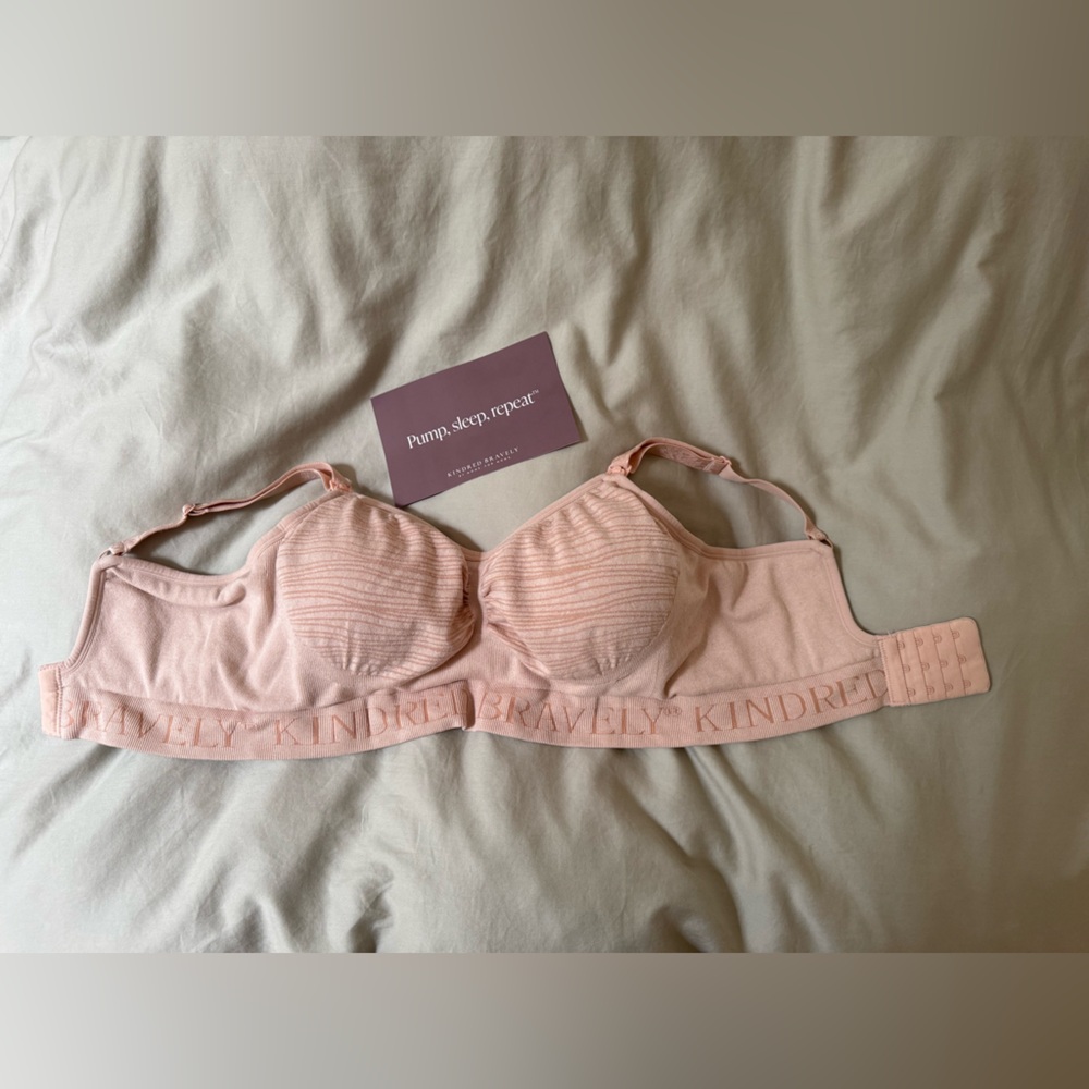 Lightly worn Kindred Bravely Sublime Hands Free Pumping & Nursing Bra, M, Pink